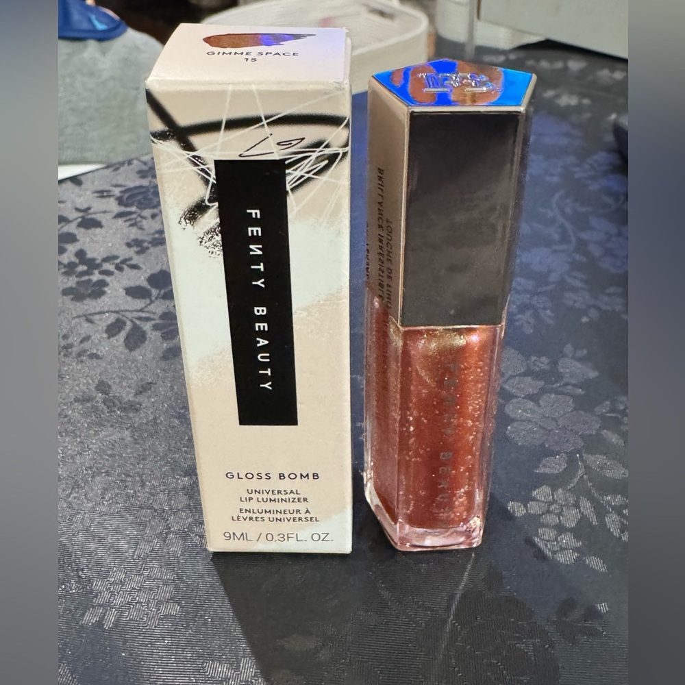 Fenty Beauty Gloss Bomb Universal Lip Luminizer in Shade Gimme Space